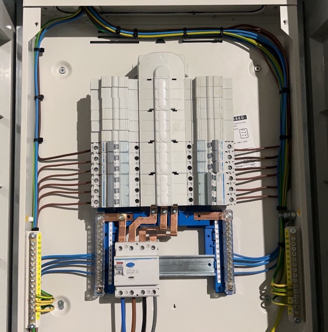 a very neat fuseboard design